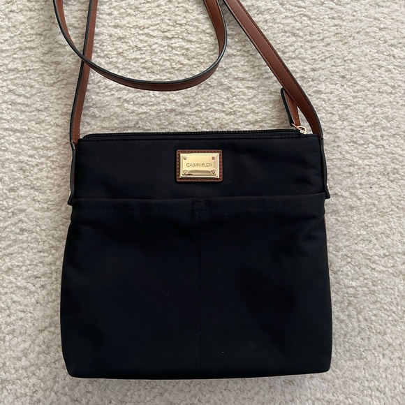 Calvin Klein Handbags - Calvein Klein crossbody